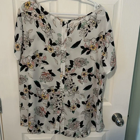 Torrid floral pattern top - Picture 4 of 5